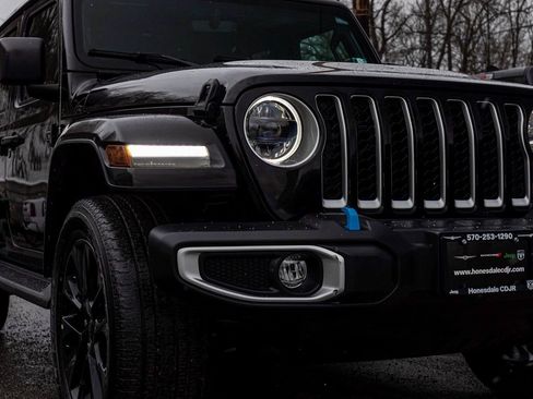 Used 2023 Jeep Wrangler Unlimited Sahara w/ Cold Weather Group image 32