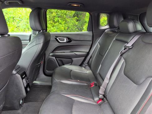 Used 2025 Jeep Compass Trailhawk AWD/4WD image 33