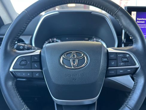 Used 2023 Toyota Highlander L image 24