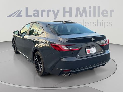 Used 2025 Toyota Camry SE FWD image 3