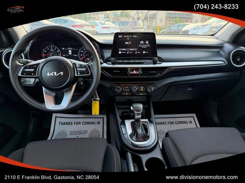 Used 2022 Kia Forte LXS w/ LXS Technology Package FWD image 13