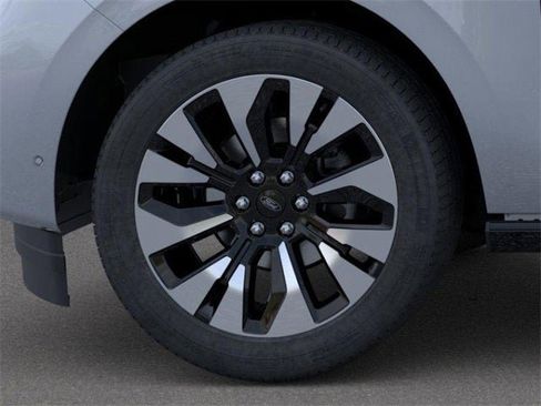 New 2025 Ford Expedition Platinum w/ Driver's Package image 19