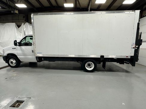 Used 2024 Ford E-350 and Econoline 350 Super Duty image 4
