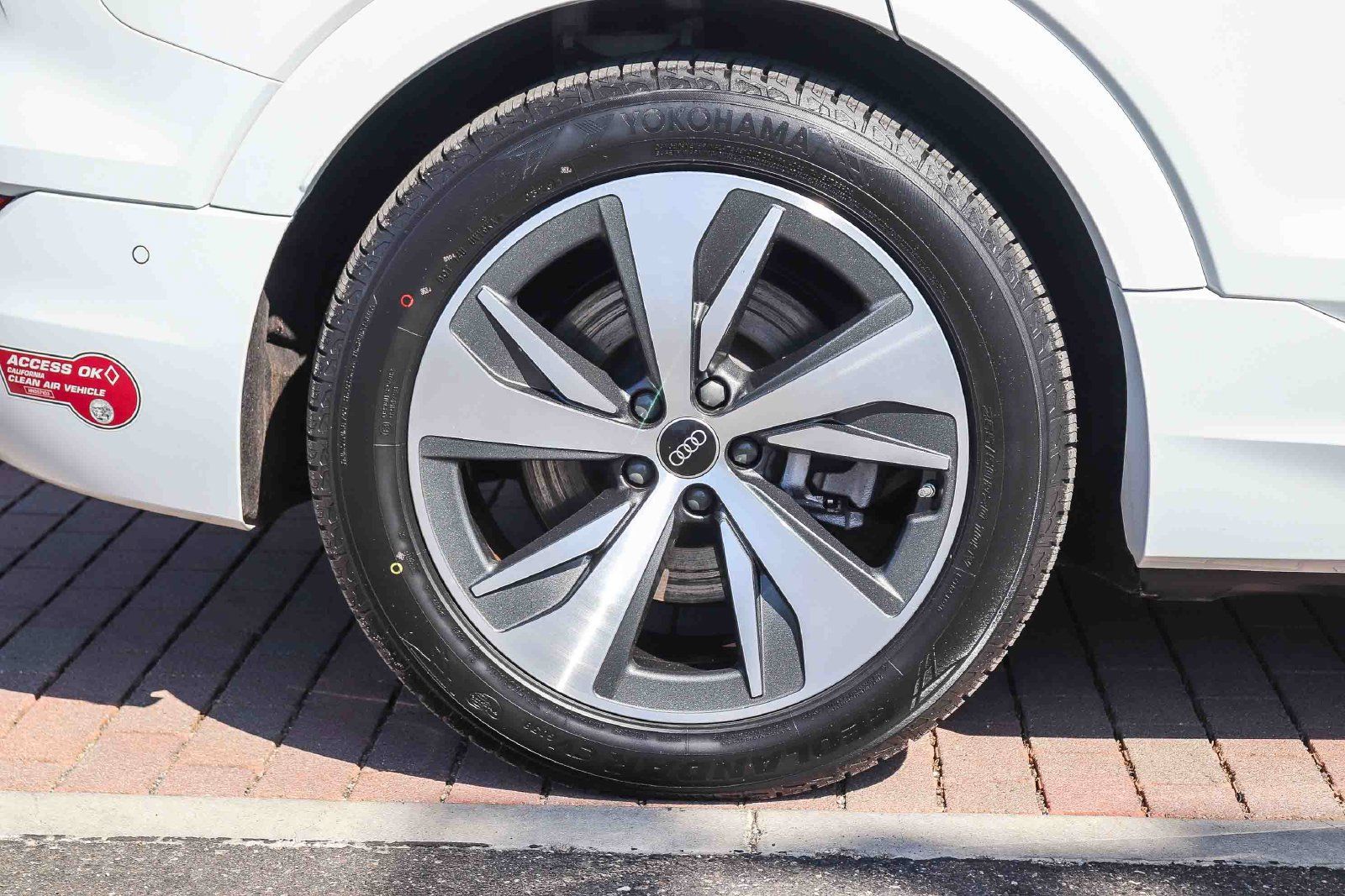 Used 2024 Audi Q8 e-tron Premium Plus w/ Premium Plus Package AWD/4WD image 10