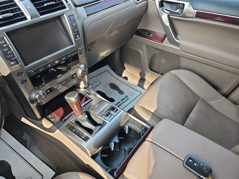 Used 2017 Lexus GX 460 Premium AWD/4WD image 23
