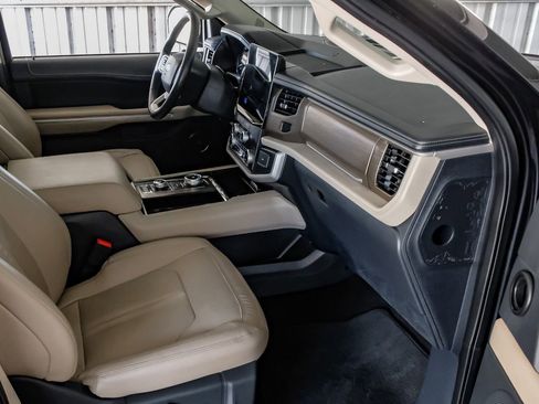 Used 2022 Ford Expedition Max Limited image 11