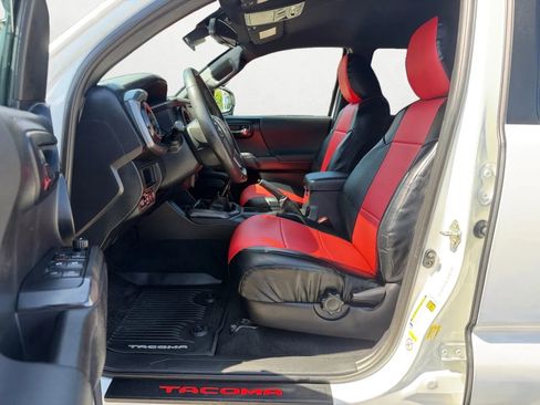 Used 2019 Toyota Tacoma TRD Off-Road AWD/4WD image 11