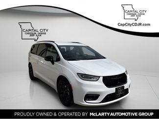 New 2026 Chrysler Pacifica Select w/ S Appearance Package video 1