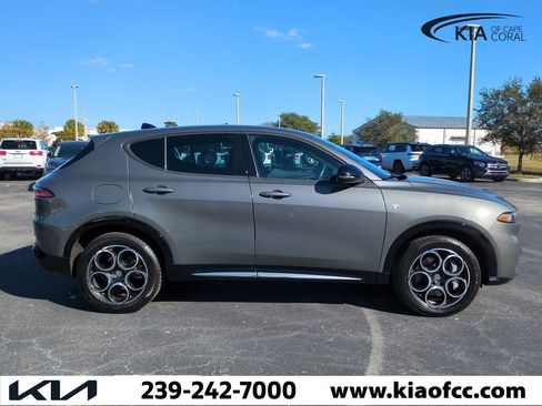 Used 2024 Alfa Romeo Tonale Ti w/ Premium Interior Package image 4