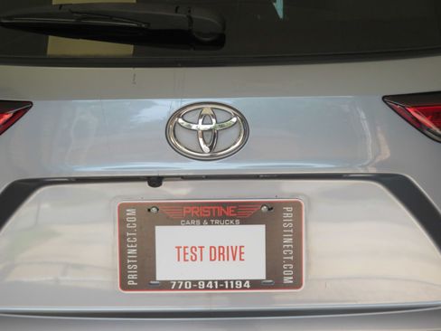 Used 2021 Toyota Highlander XLE FWD image 70