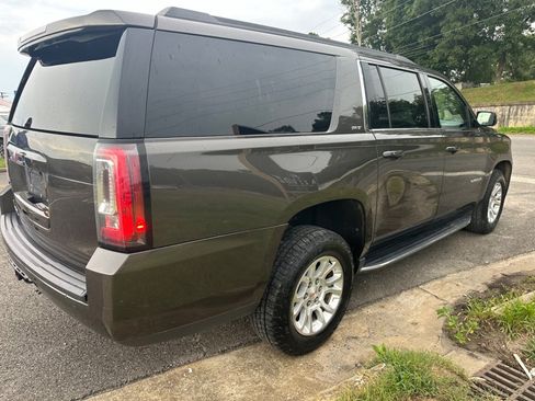 Used 2020 GMC Yukon XL SLT AWD/4WD image 3