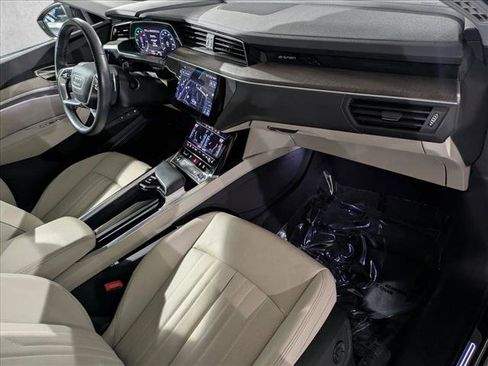 Used 2024 Audi Q8 e-tron Premium Plus w/ Premium Plus Package image 26