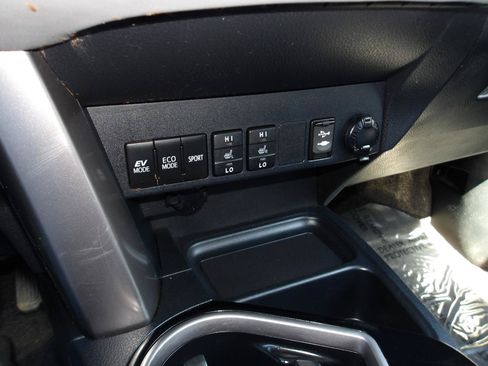 Used 2017 Toyota RAV4 Limited AWD/4WD image 21