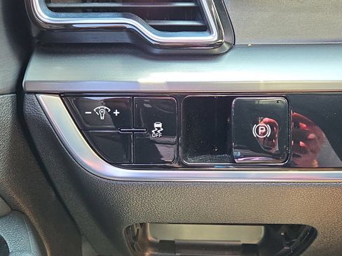 Used 2023 Kia Sportage EX FWD image 28