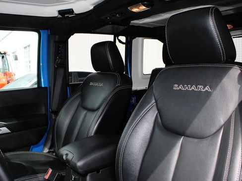 Used 2016 Jeep Wrangler Unlimited Sahara w/ Connectivity Group image 23