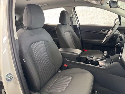 Used 2025 Kia Sportage LX image 46