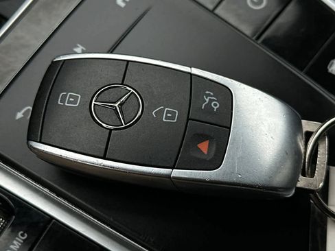 Used 2020 Mercedes-Benz GLC 300 4MATIC image 26