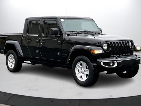 Certified 2022 Jeep Gladiator Sport image 2