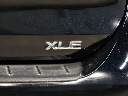 Certified 2025 Toyota Highlander XLE image 40
