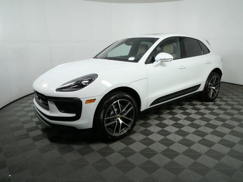 New 2026 Porsche Macan image 2