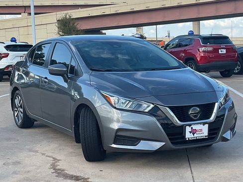 Used 2020 Nissan Versa SV FWD image 3