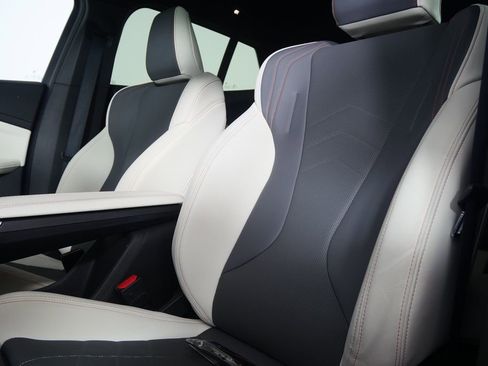 Used 2025 BMW X2 M35i image 11