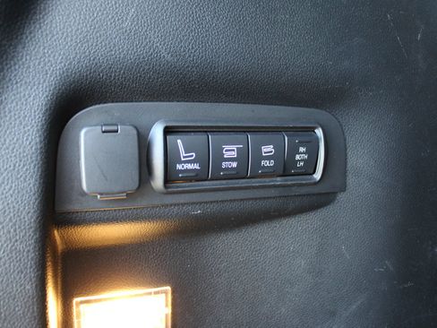 Used 2016 Ford Explorer Limited w/ Equipment Group 301A AWD/4WD image 25