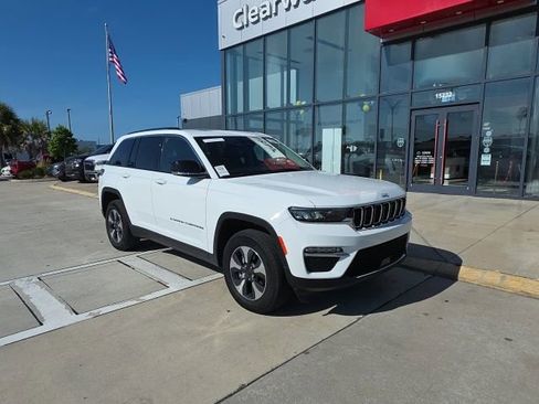 Used 2023 Jeep Grand Cherokee 4WD 4xe image 2