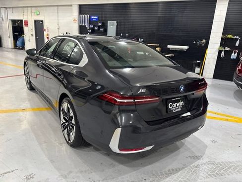 Used 2024 BMW i5 eDrive40i w/ Premium Package RWD image 6