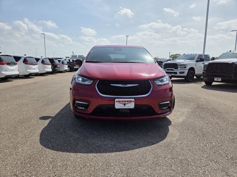 New 2026 Chrysler Pacifica Select FWD image 2