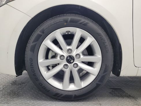 Used 2017 Kia Forte S FWD image 31