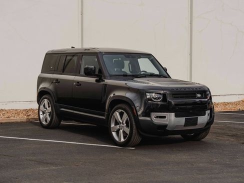 Used 2024 Land Rover Defender 110 SE image 13