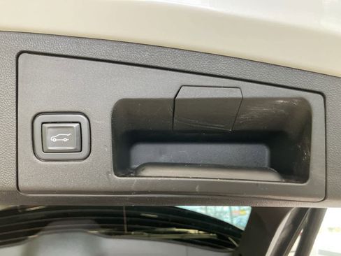 Used 2021 Cadillac XT4 Premium Luxury image 30