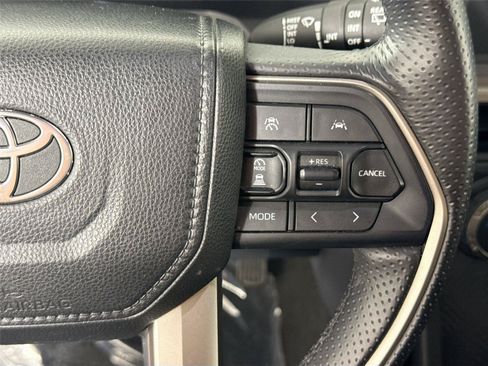 Certified 2025 Toyota 4Runner SR5 AWD/4WD image 17