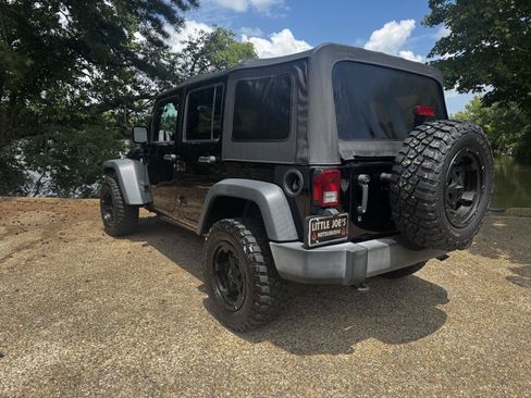Used 2017 Jeep Wrangler Unlimited Sport AWD/4WD image 9