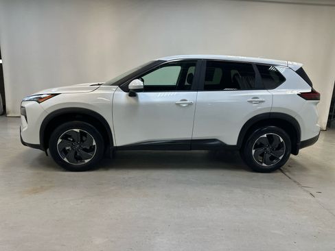 Certified 2024 Nissan Rogue SV image 8