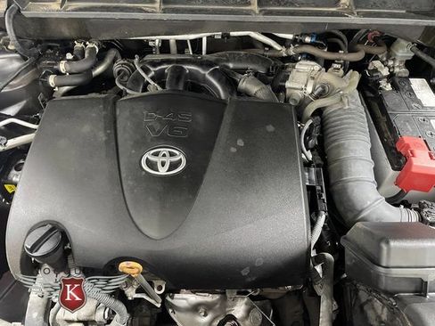 Used 2022 Toyota Highlander XLE AWD/4WD image 25