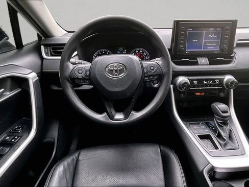 Certified 2021 Toyota RAV4 XLE FWD image 10