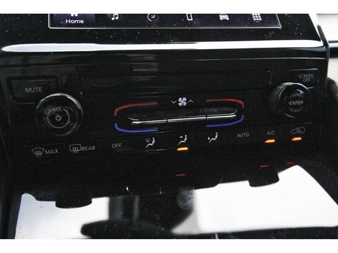 Used 2024 Jeep Grand Cherokee Laredo AWD/4WD image 18