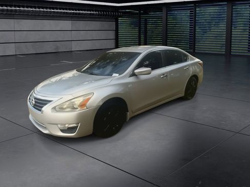 Used 2014 Nissan Altima 2.5 S image 4