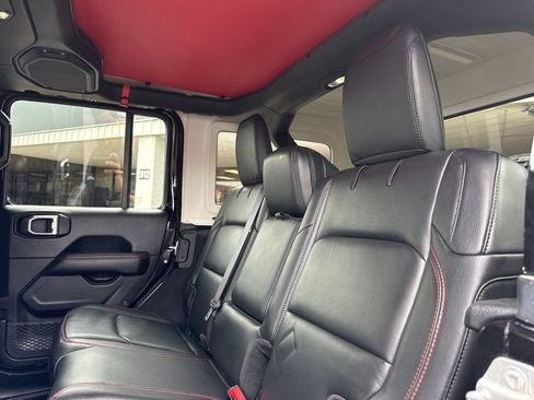 Used 2019 Jeep Wrangler Unlimited Rubicon AWD/4WD image 40