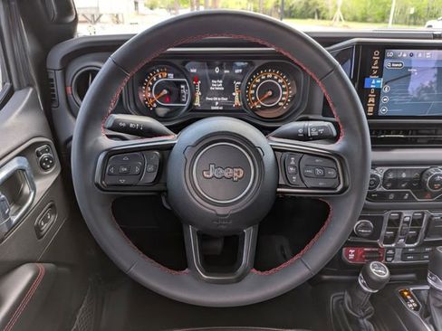 Used 2024 Jeep Gladiator Rubicon image 15