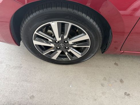 Used 2025 Nissan Versa SV image 30