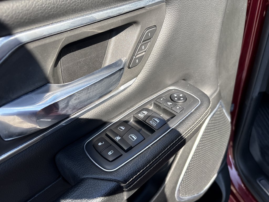 Used 2019 RAM 1500 Laramie AWD/4WD image 18