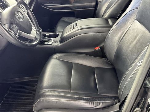 Used 2018 Toyota Highlander XLE image 11