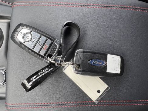 Used 2025 Ford Explorer ST-Line AWD/4WD image 23