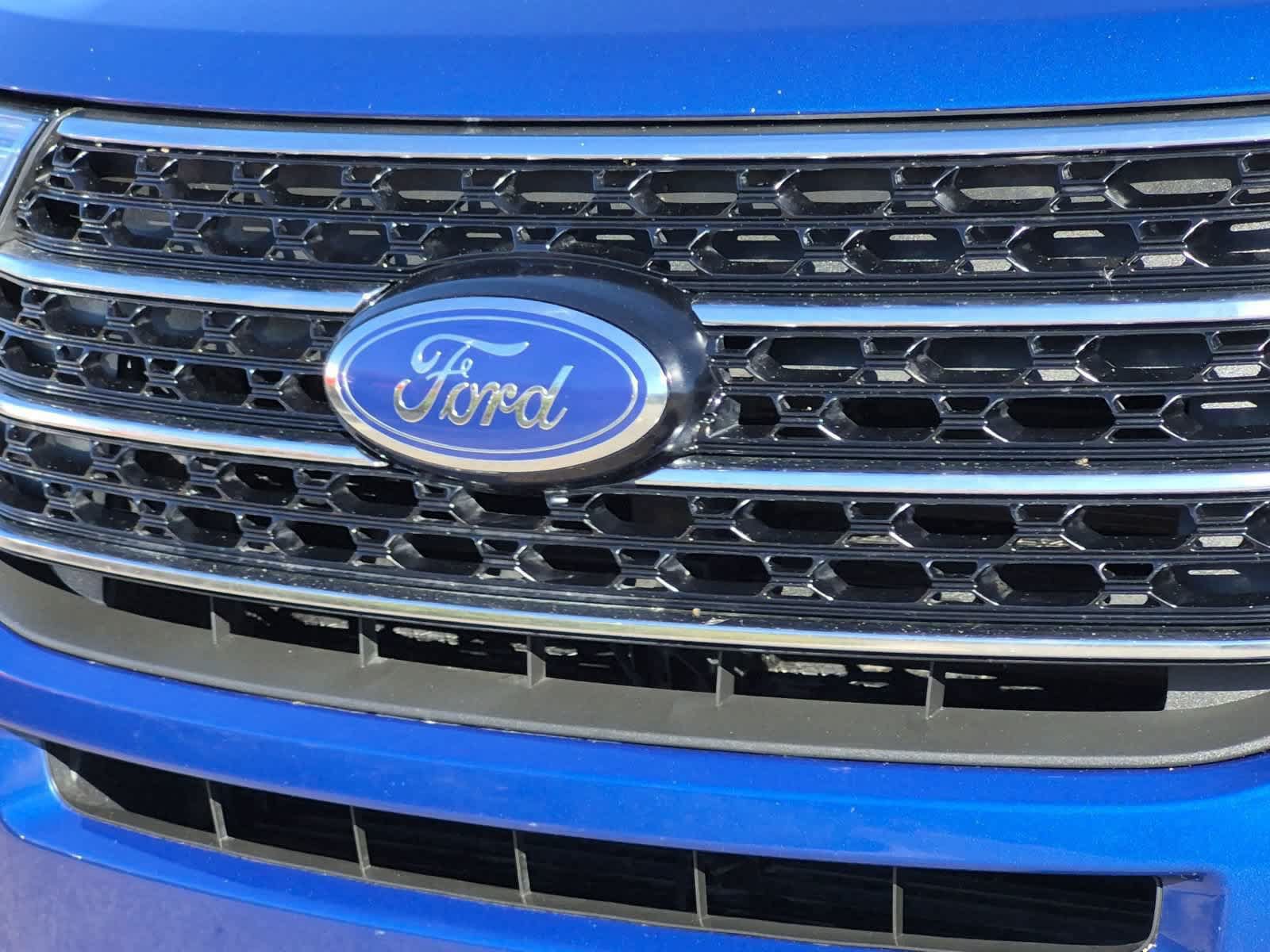 Used 2020 Ford Explorer XLT w/ Equipment Group 202A AWD/4WD image 12
