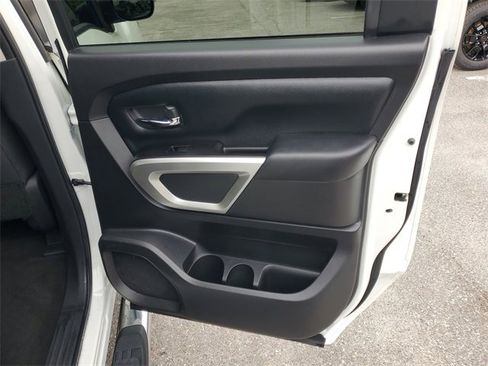 Used 2019 Nissan Titan SV image 29