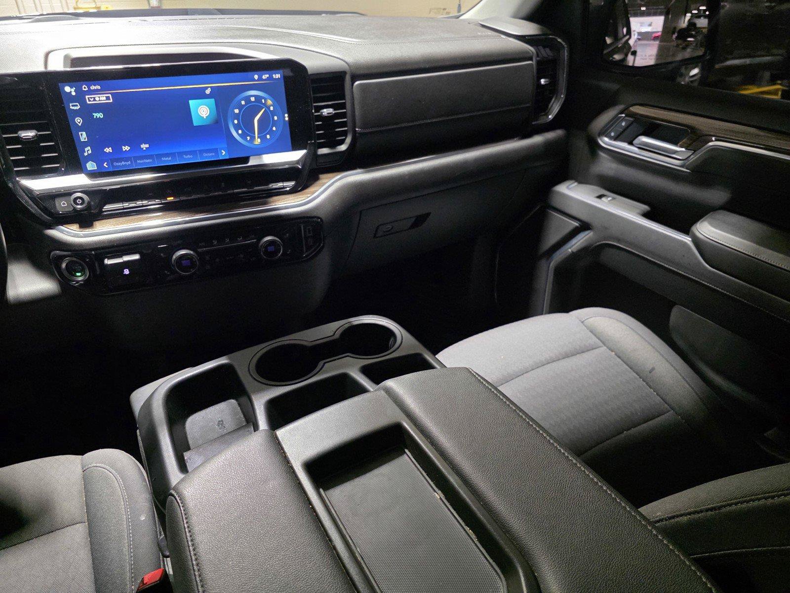 Used 2025 Chevrolet Silverado 1500 LT AWD/4WD image 13