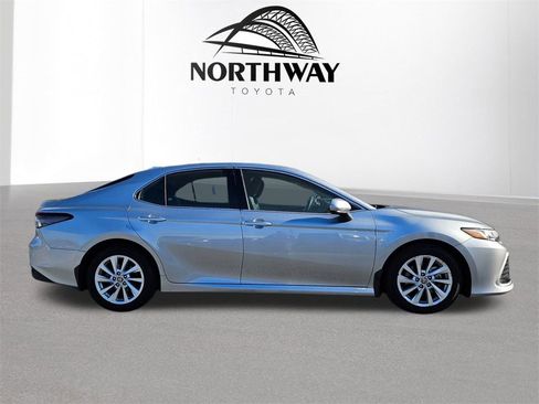 Used 2023 Toyota Camry LE image 3
